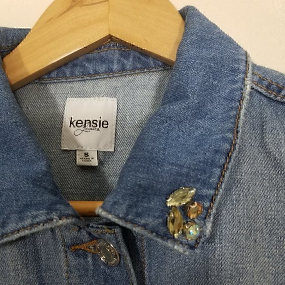 Kensie Distressed Pockets Button Front Long Sleeve Jean Jacket Size S - Picture 3 of 6